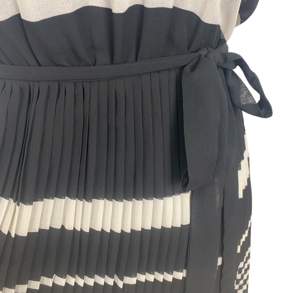 Chic by Jacob Striped Cap Sleeve Midi Dress with Pleated Skirt Size Small - Picture 4 of 8